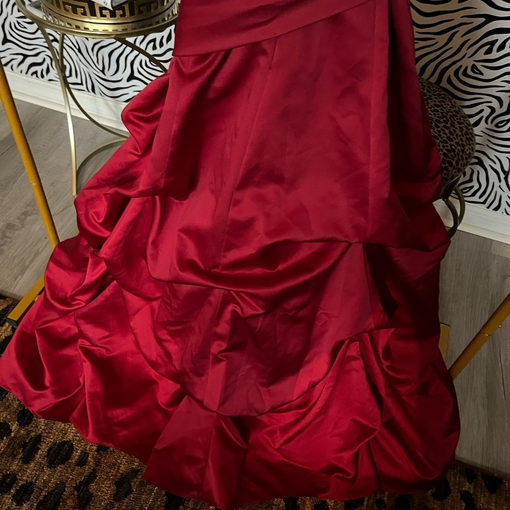 Gown - Picture 4 of 9